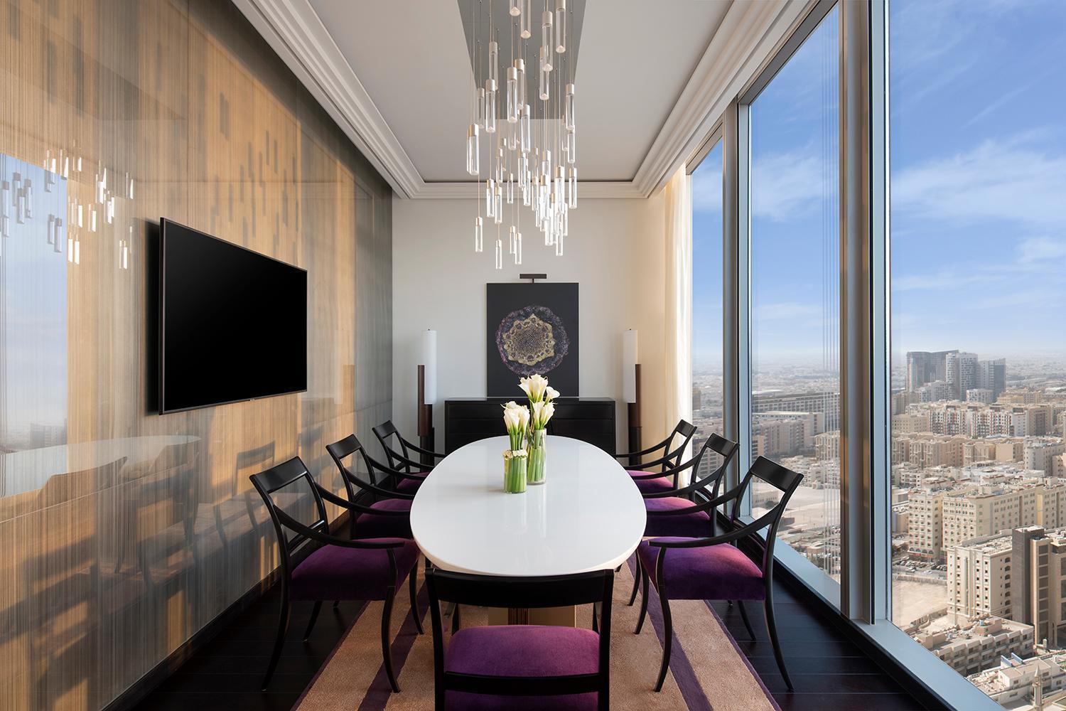 Banyan Tree Doha At La Cigale Mushaireb Oda fotoğraf The dining room of a suite at the Ritz-Carlton, Riyadh
